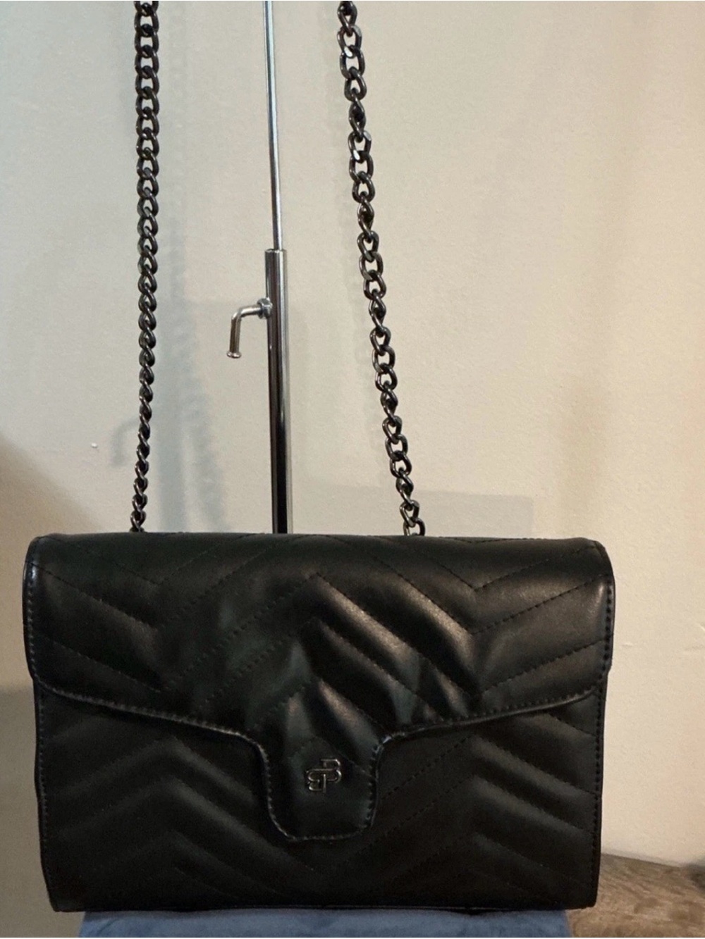 Bienali Kaci Quilted Chevron Black Gunmetal Chain Strap Crossbody Bag EUC